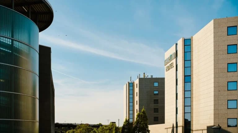 Job Growth Signals Mixed Messages — Insights from ARK Invest’s Retweet of Cathie Wood