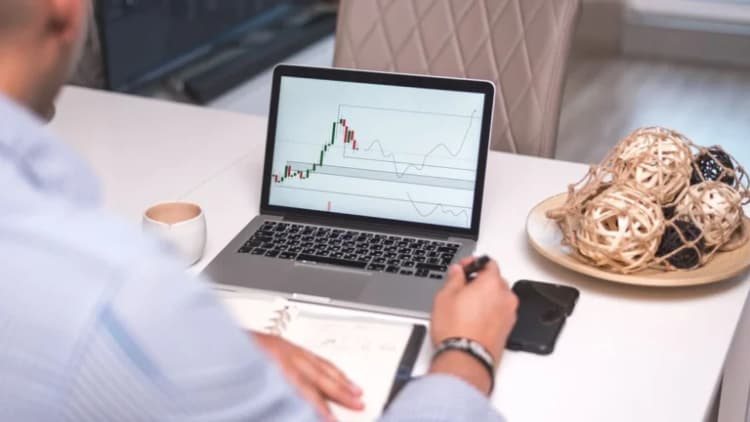 TAO Underperforms Amid Mixed Market Signals — Here’s Why It Matters