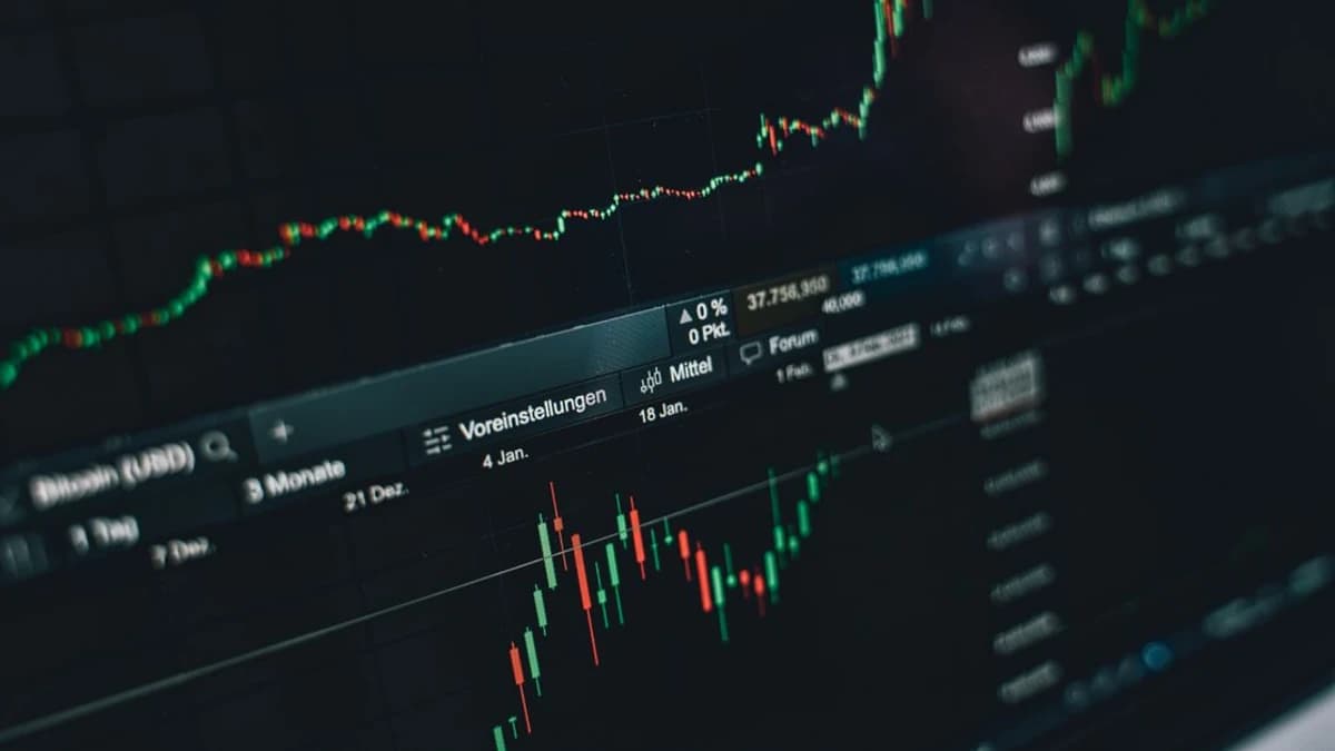 Inside Altcoin Sherpa’s Market Analysis — What It Means for $HYPE