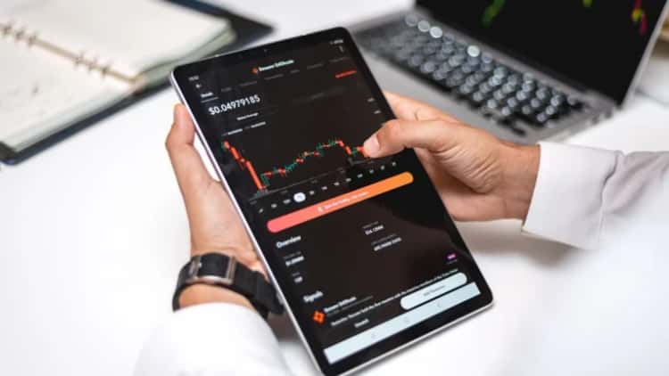 SOL Sees Inflows as ETF Activity Shifts — Here’s Why It Matters