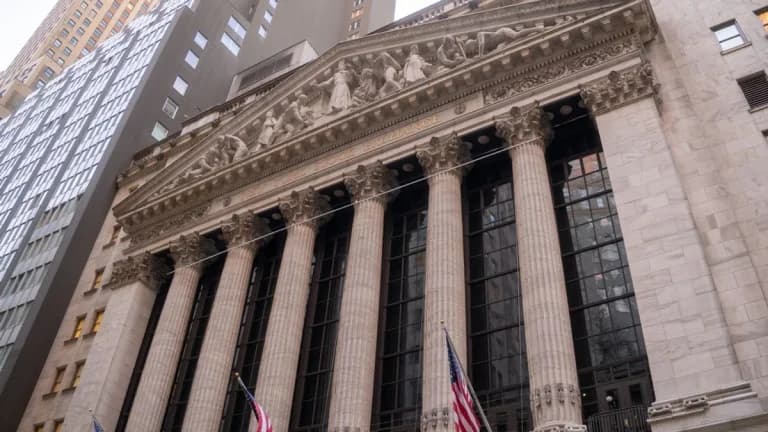 Volatility Tests Capital Structures — MSTR Faces Significant Selloff