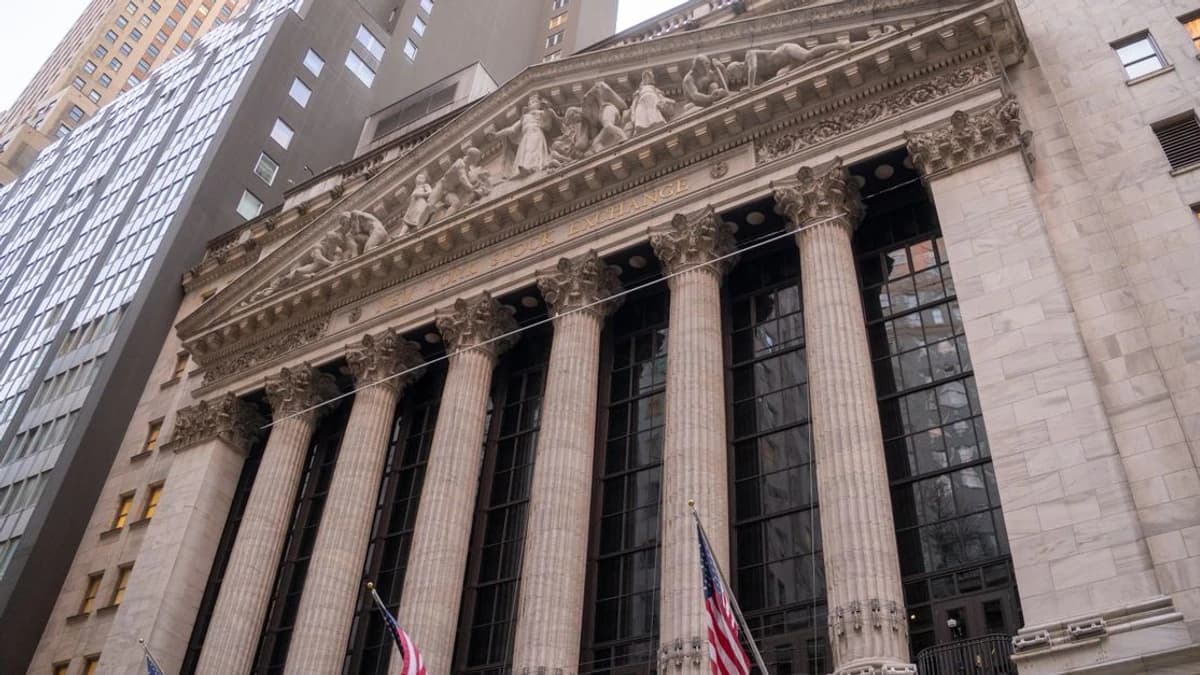 Volatility Tests Capital Structures — MSTR Faces Significant Selloff