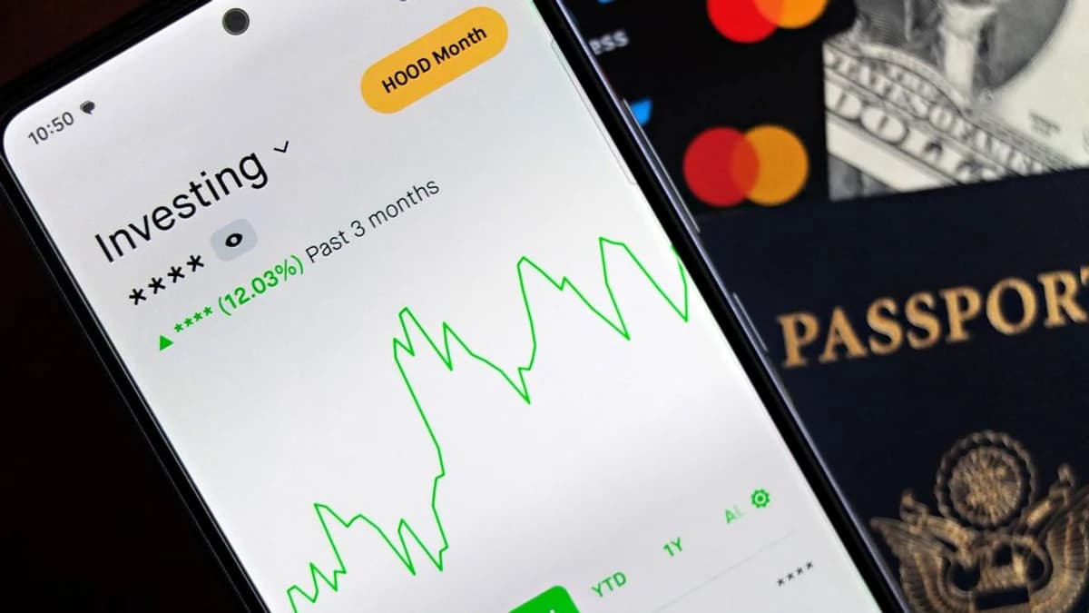 Bitcoin Reclaims $61K Amid Ongoing ETF Sell Pressure — Implications for Traders