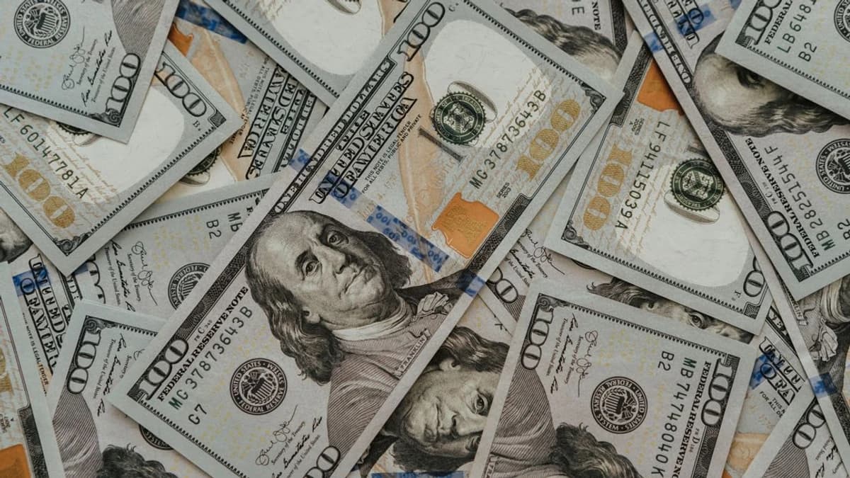 Santiment Amplifies Bitcoin ETF Outflows Concerns — What It Means for Traders