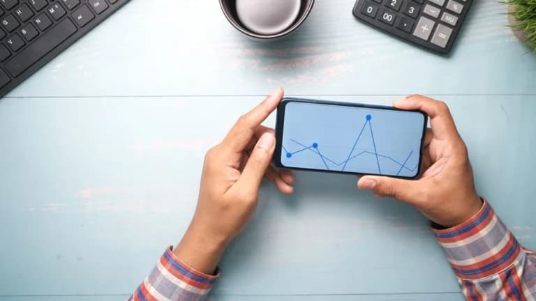 Aave Shares Tweet on New ATH for V4 as DeFi Interest Grows — Implications for Users