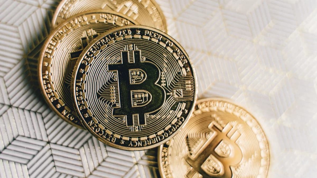 Inside Bitcoin’s Whale Wallet Surge — What It Means for Traders