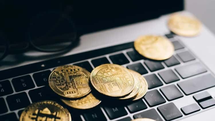 Соучредитель Cardano прокомментировал спор по активам, так как 1,096 BTC использованы для аудиторских расходов