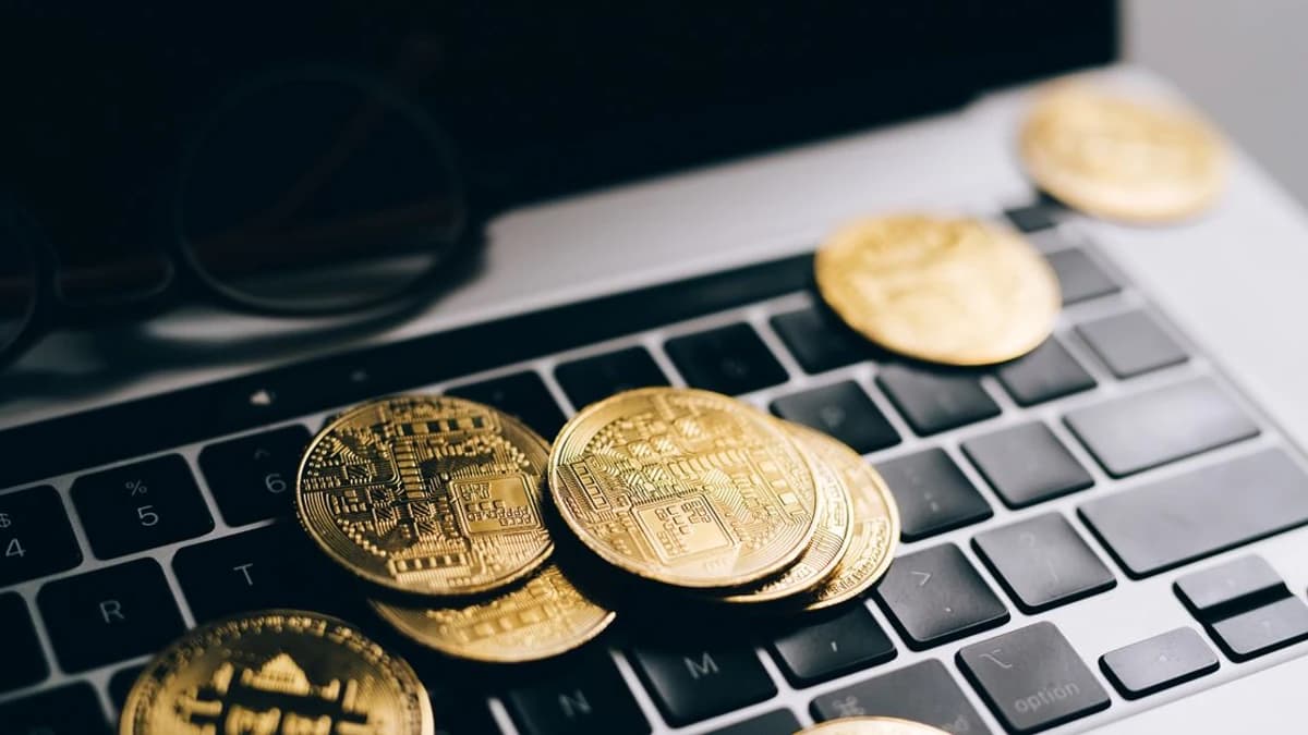 Соучредитель Cardano прокомментировал спор по активам, так как 1,096 BTC использованы для аудиторских расходов